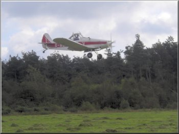 Tow plane landing at Sutton Bank glider field