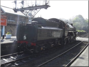 A steam engine manoeuvring at Grosmont station 
