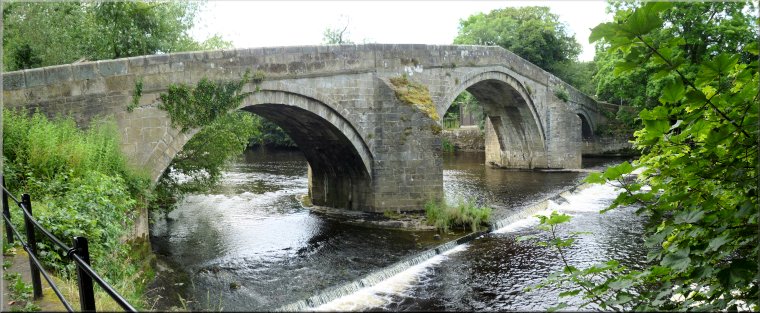 The Old Ilkley Bridge just west of the town centre is the official start of the Dales Way