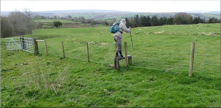 Crossing the stile to the fields on the south side of Ringstones farm