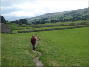 Pennine Way path across the fields from Hardraw