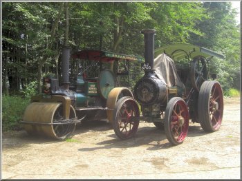 Traction engines assembling for the steam rally this weekend