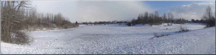 Rawcliffe Lake - frozen and covered with snow