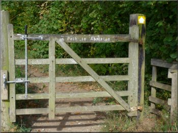 The small gate at SE 738864 into the woods