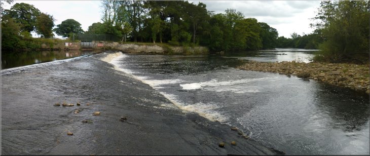 Weir on the River Ure upstream of Slenningford Mill