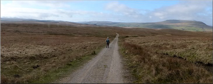 Following the Pennine Way down from the Dales Way junction