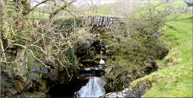 Thorns Gill Bridge over Gayle Beck that downstrean becomes the River Ribble