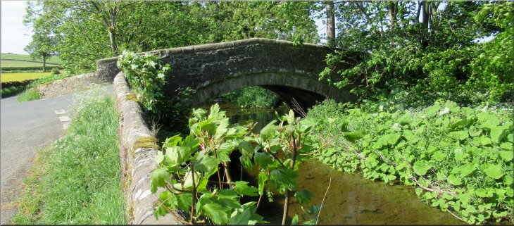 Bridge over Winterburn Beck at map ref. SD 933 585, where we started our walk