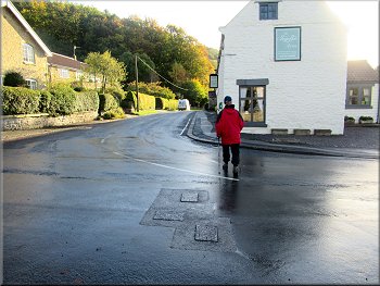 Crossing the road to the Stapylton Arms