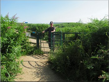 Gateway out of the reservoir site
