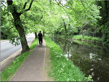 Tow path between the canal and the B6265